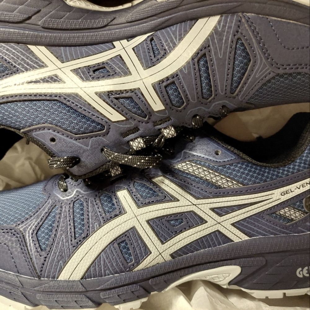 NWT Men's ASICS Venture 7 Gel size 8